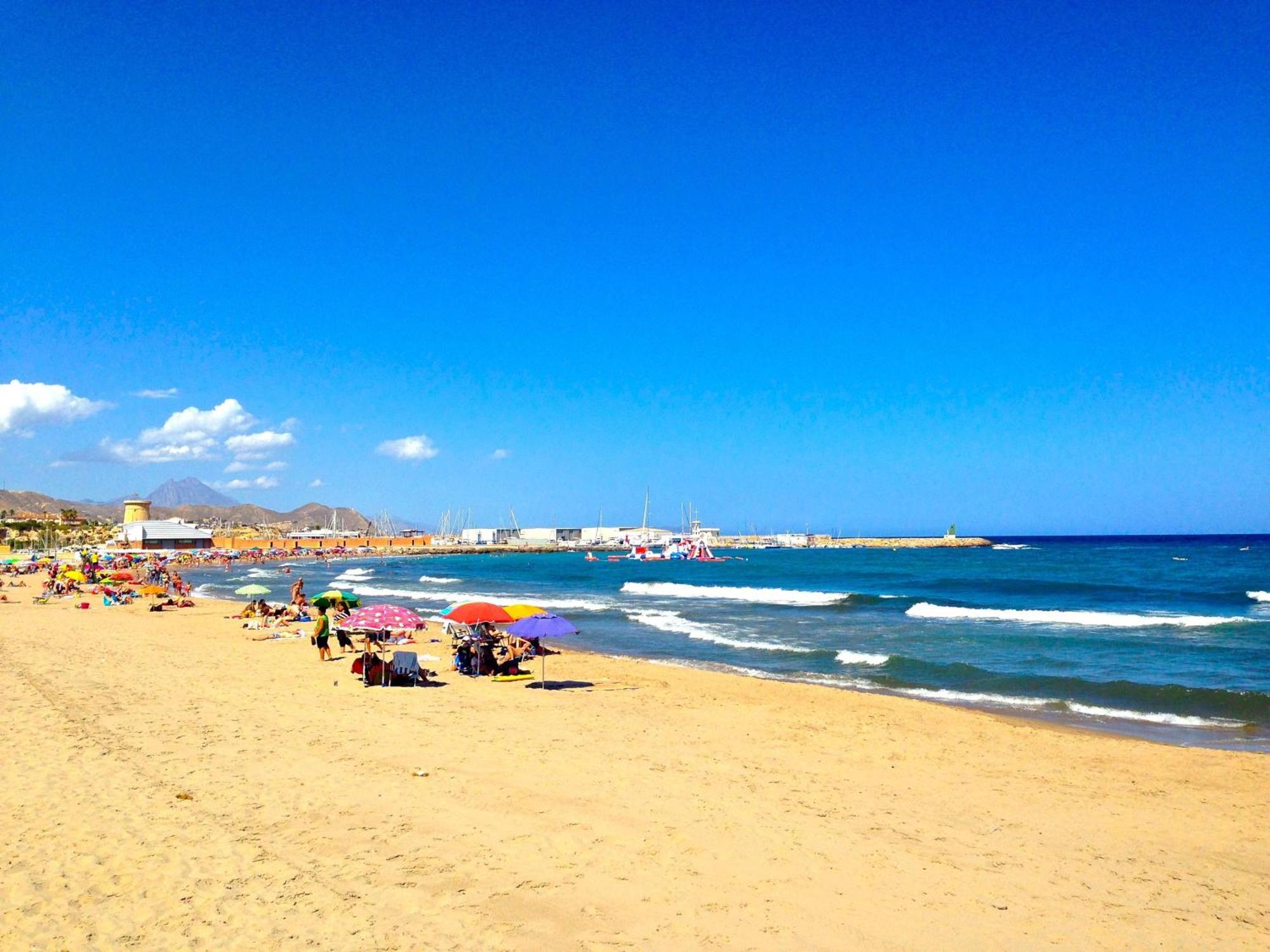 Apartamento Las Torres El Campello Luaran gambar